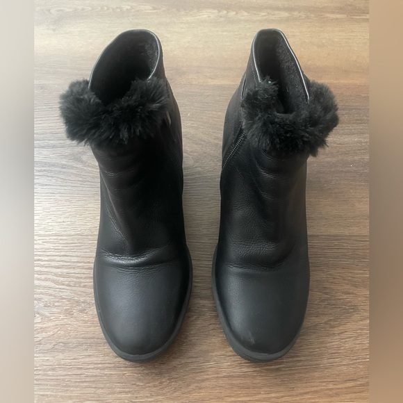 Aquatalia By Marvin K. Women's Black Cameron Faux Fur Trim Wedge Bootie Size 6.5 - Picture 8 of 14